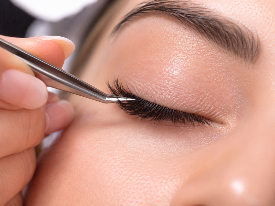 Eyelash extension treatment at Beauty Salon Beata